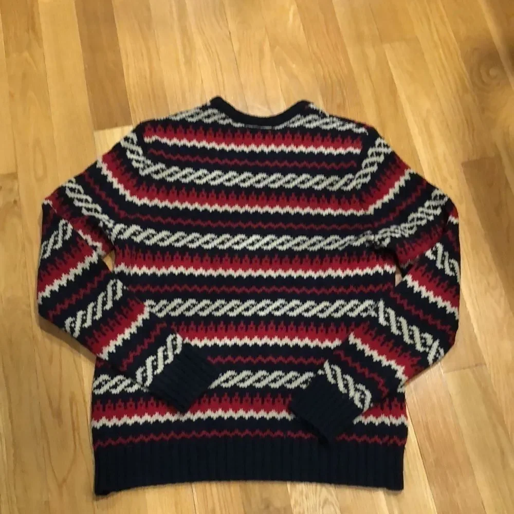 American Eagle outfitters men’s Heavy Athletic Fit Sweater Size Large.